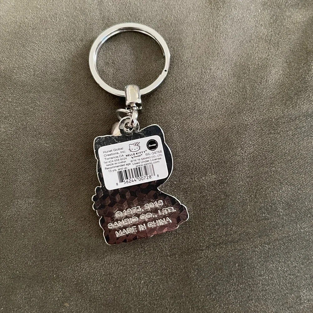 Hello Kitty pineapple 🍍 keychain - Picture 2 of 2